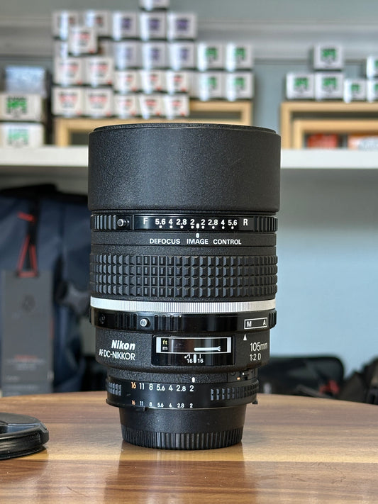 Nikon AF DC-Nikkor 105mm f2 D